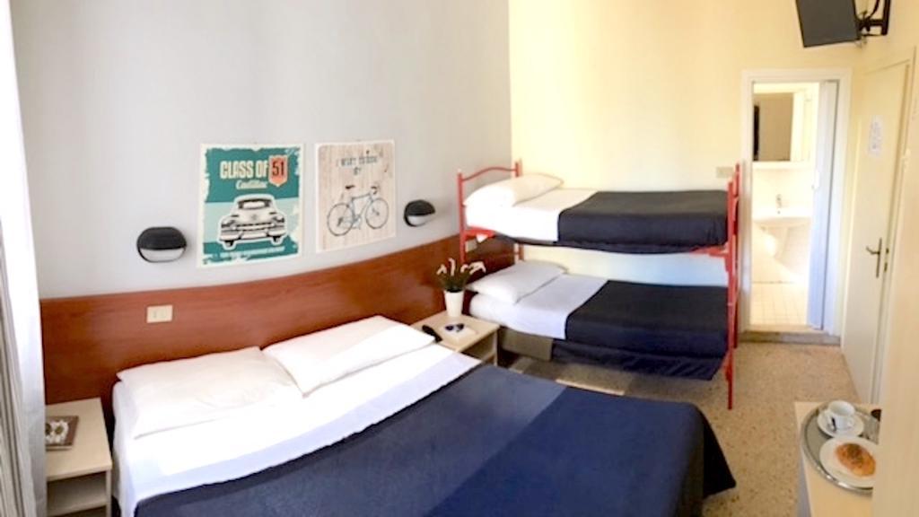 Hotel Byron Solo Per Giovani Ричоне Екстериор снимка