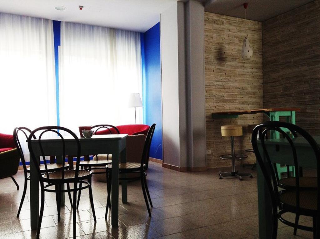 Hotel Byron Solo Per Giovani Ричоне Екстериор снимка