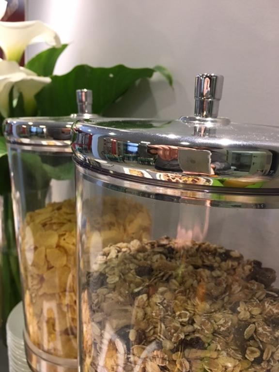 Hotel Byron Solo Per Giovani Ричоне Екстериор снимка
