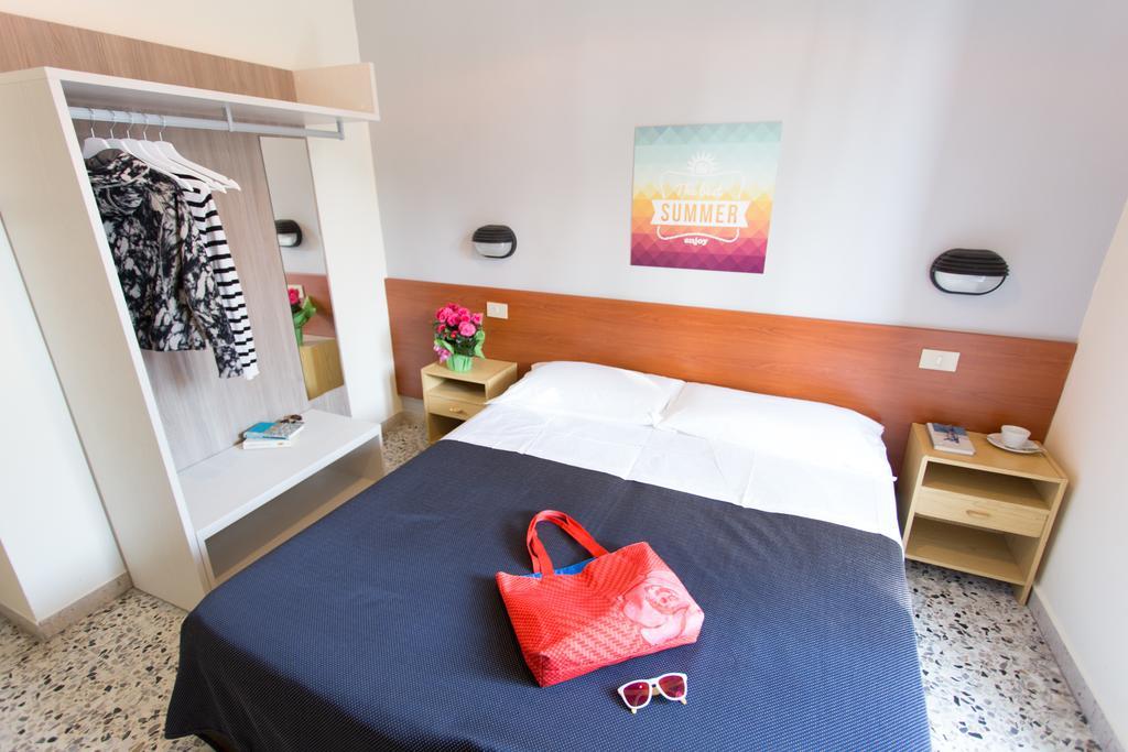 Hotel Byron Solo Per Giovani Ричоне Стая снимка